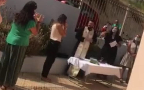 Παραλήρημα ιερέα για τις μάσκες σε αγιασμό νηπιαγωγείου στο Ρέθυμνο [ΒΙΝΤΕΟ]