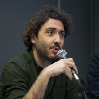 Νίκος Σμυρναίος: «Αντίθετα με τα κυρίαρχα ΜΜΕ, ο ψηφιακός δημόσιος χώρος είναι αγωνιστικός και όχι συναινετικός»