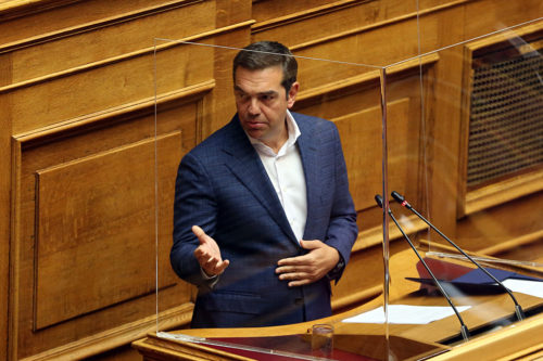 Αλ. Τσίπρας: «Επιτελικό ρουσφέτι οι ουρές υπουργών για selfie με το εμβόλιο»