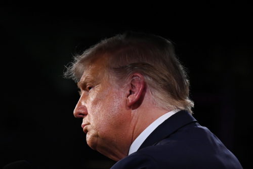 ΗΠΑ: Ο Τραμπ θετικός στον κορωνοϊό, αβεβαιότητα στην τελική ευθεία προς τις εκλογές