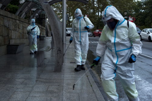 Κορωνοϊός: «Το τελείωμα της καραντίνας δε θα μας βρει στο μίνιμουμ των κρουσμάτων», υποστηρίζει ο καθηγητής Δερμιτζάκης