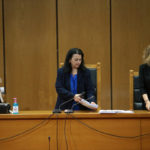 Προσαγωγή 12 χρυσαυγιτών έξω από το Εφετείο