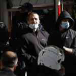 Οι πρώτες φωτογραφίες των καταδικασμένων Χρυσαυγιτών με χειροπέδες [ΕΙΚΟΝΕΣ]