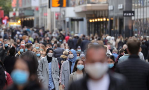 Κορωνοϊός: Σχεδόν 1,5 εκατομμύριο άνθρωποι πέθαναν σε όλο τον κόσμο εξαιτίας της COVID-19