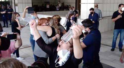 «Τα κατάφερες γιε μου»: Το ξέσπασμα της Μάγδας Φύσσα μετά την καταδίκη της Χρυσής Αυγής [ΒΙΝΤΕΟ]