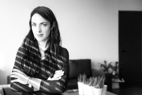 Η υπεράσπισή της Δημοκρατίας απαιτεί να αντιστεκόμαστε διαρκώς στους μικρούς και μεγάλους πειρασμούς της αδιαφορίας και της ανοχής απέναντι στη βία», δηλώνει η Δόμνα Μιχαηλίδου στην Popaganda