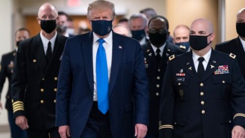 ΗΠΑ: Βγήκε από το νοσοκομείο ο Τραμπ