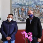 Καβάλα: Νεαρός διανομέας μεταφέρει δωρεάν σε συμπολίτες του φάρμακα και φαγητό