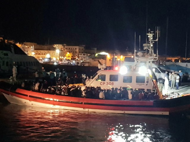 Ιταλία: Διάσωση προσφύγων και μεταναστών ανοιχτά της Λαμπεντούζα