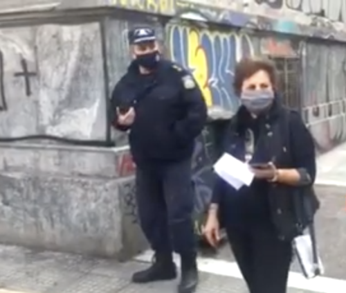 17 Νοέμβρη: Δεν θα πληρώσει τελικά τα 300 ευρώ του πρόστιμου η γυναίκα που πήγε να αφήσει λουλούδι