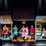 «Καθαρή Πόλη»: η πιο πολυταξιδεμένη θεατρική παράσταση του σύγχρονου ελληνικού θεάτρου, έρχεται για λίγες μέρες στις οθόνες μας