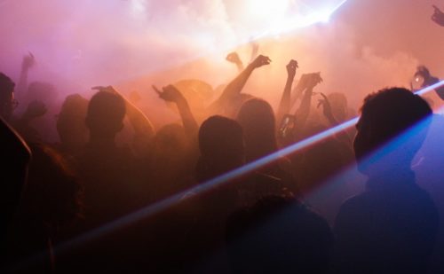 Πάρτι τα ξημερώματα σε ξενοδοχείο στη Συγγρού, παρά την απαγόρευση