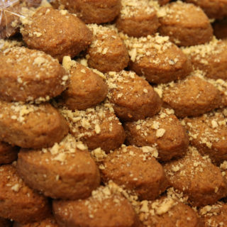 Οι  Eναλλακτικές Bakers της Αθήνας μας έστειλαν συνταγές για τα φετινά σας μελομακάρονα