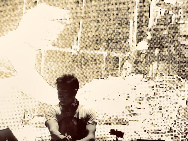 Ο G.Pal έχει περάσει το 1/3 της ζωής του μέσα σε στούντιο και κλαμπ. Και το γιορτάζει!