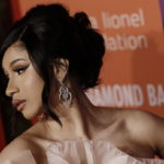 Η Cardi B τώρα και σε ρόλο μπαλαρίνας, πυροσβέστη και δασκάλας