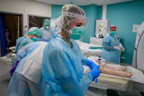 Το προσδόκιμο ζωής στις ΗΠΑ μειώθηκε κατά 1,5 χρόνο λόγω κορωνοϊού