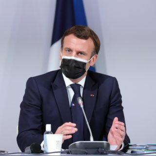 Γαλλία: Υποχρεωτικό εμβολιασμό για το υγειονομικό προσωπικό ανακοίνωσε ο Μακρόν