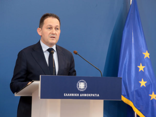 Πέτσας: Υπό συζήτηση ο υποχρεωτικός εμβολιασμός στην εστίαση