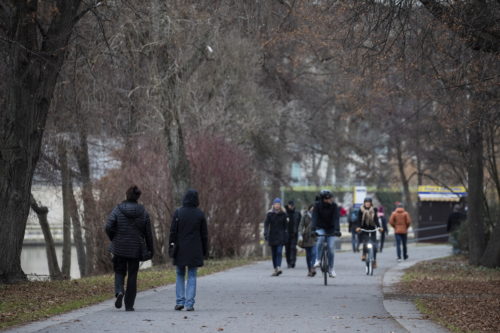 Γερμανία- κορωνοϊός: «Είμαστε ακόμη πολύ μακριά από την επιστροφή στην κανονικότητα», προειδοποίησε ο υπουργός Υγείας Σπαν