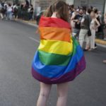 Προσβολές ή εξύβριση σε ελληνικές δημόσιες υπηρεσίες έχει δεχτεί ένα στα τρία ΛΟΑΤΚΙ+ άτομα