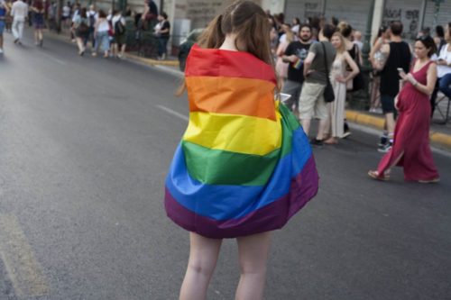 Προσβολές ή εξύβριση σε ελληνικές δημόσιες υπηρεσίες έχει δεχτεί ένα στα τρία ΛΟΑΤΚΙ+ άτομα