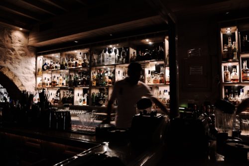 Βόλος: Πρόστιμο και αυτόφωρο για 47χρονο που μετέτρεψε την αποθήκη του σε χώρο διασκέδασης