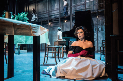 «Η Στέλλα με τα κόκκινα γάντια» του Ιάκωβου Καμπανέλλη σε live streaming από το Εθνικό Θέατρο