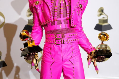 Αναβλήθηκε για τον Μάρτιο η τελετή απονομής των βραβείων Grammy, λόγω της πανδημίας