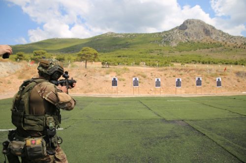 Αυξάνεται η στρατιωτική θητεία, σύμφωνα με τον κυβερνητικό εκπρόσωπο