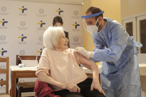 Ξεκίνησε ο εμβολιασμός στις Μονάδες Φροντίδας Ηλικιωμένων