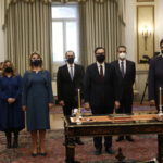 Ορκίζεται αυτή την ώρα η δεύτερη ομάδα των νέων μελών της κυβέρνησης