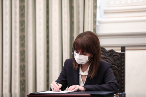 Σακελλαροπούλου: «Είναι καιρός να πάψει η ενοχοποίηση των θυμάτων και η ατιμωρησία των θυτών»