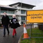 Κορωνοϊός: Επτά κέντρα μαζικού εμβολιασμού άνοιξαν στη Βρετανία