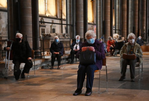 Ιταλία: Οι οικογενειακοί γιατροί αναλαμβάνουν να αναζητήσουν και να πείσουν τους πολίτες άνω των 60 ετών να εμβολιαστούν