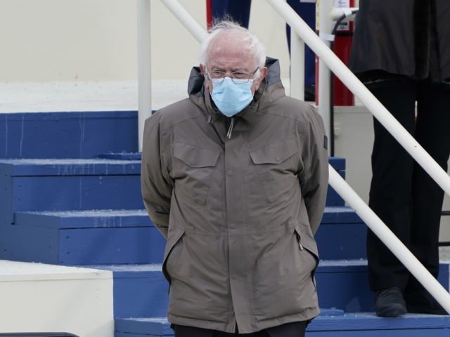 ΗΠΑ: Πώς ο Μπέρνι Σάντερς κατάφερε να γίνει ο πρωταγωνιστής της ορκωμοσίας [ΕΙΚΟΝΕΣ]