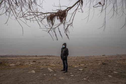 Kίνα: Συγγενείς θυμάτων του κορωνοϊού στην Ουχάν καταγγέλλουν δωροδοκίες και εκφοβισμό από τις αρχές