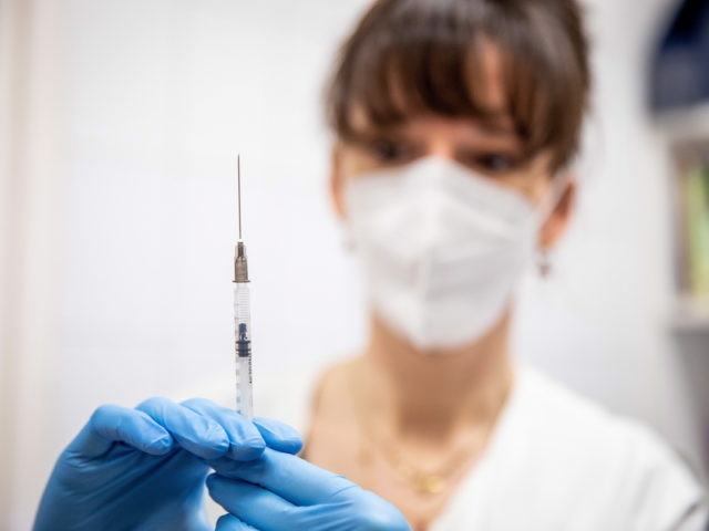 Τι λένε οι ειδικοί για τον εμβολιασμό των παιδιών