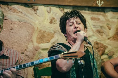 Βελεσιώτου: «Ας αναλογιστούμε πώς η καθεμιά/ καθένας μας αναπαράγει τα έμφυλα στερεότυπα»