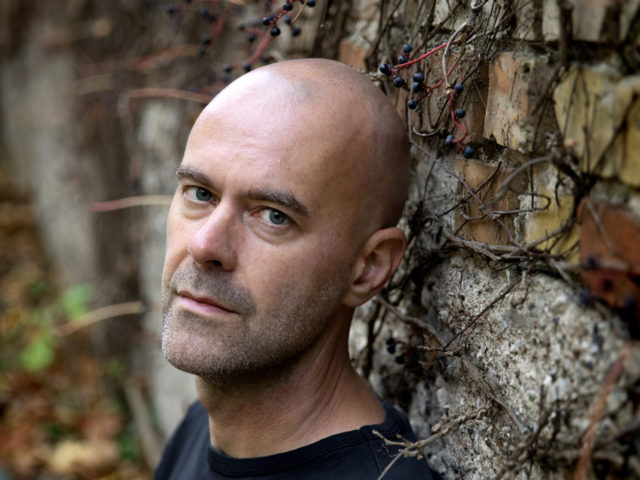 Πώς Κάνουν Σεξ τα Χέλια; Και Γιατί το Μεγάλο Μυστήριο της Ζωής τους Οδήγησε σε Ένα Συγκινητικό Διεθνές Bestseller;