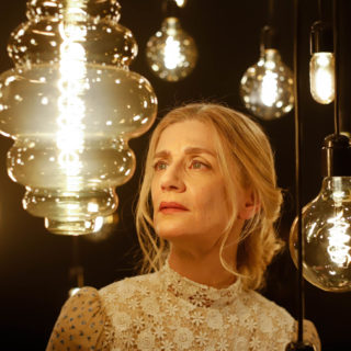 Ο Γιώργος Νανούρης έφερε μέσω του «Γυάλινου Κόσμου» τη θερμοκρασία του θεάτρου στο σαλόνι μας