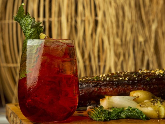 Noah: Η αυλή του κέντρου που αποφάσισε να φέρει το καλοκαίρι μέσα στον Χειμώνα