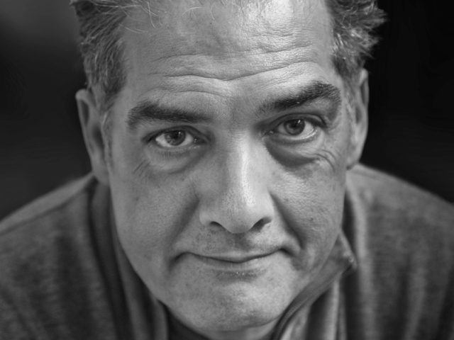 Το «Πρωσικό μπλε» του Φίλιπ Κερ δεν είναι απλώς ένα νουάρ μυθιστόρημα, αλλά ξαναζωντανεύει ένα κομμάτι της Ιστορίας μέσα από μία υψηλής αισθητικής λογοτεχνία