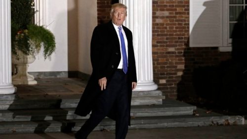 Τραμπ: Έδωσε χάρη σε πρώην δικηγόρο του, που είχε καταδικαστεί για φοροδιαφυγή