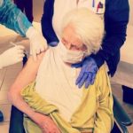 Θεσσαλονίκη: Επιζήσασα του Άουσβιτς, η πρώτη που εμβολιάστηκε σε δομή ηλικιωμένων