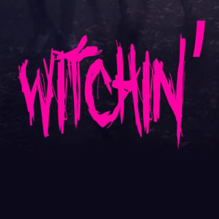 Στο “Witchin” της Χριστίνας Διαμαντάρα, μια νεαρή μάγισσα ψάχνει το περιβόητο Big Dick Energy συστατικό στον κόσμο των ανθρώπων