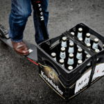 Γερμανία-Κορωνοϊός: Οι Γερμανοί κατανάλωσαν 500 εκατομμύρια λίτρα λιγότερη μπύρα λόγω της πανδημίας.