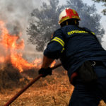 Νεκρό 6χρονο προσφυγόπουλο ύστερα από φωτιά σε hotspot στη Θήβα [ΒΙΝΤΕΟ]