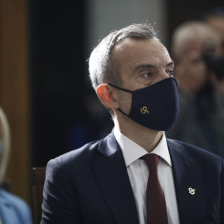 Δήμαρχος Θεσσαλονίκης: Ζήτησε παραιτήσεις για καταγγελόμενες παρατυπίες στους εμβολιασμούς