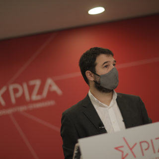 ΣΥΡΙΖΑ: «Φωτιά που ξέφυγε με 3 μποφόρ καίει κατοικημένες περιοχές και η κυβέρνηση δίνει συγχαρητήρια στον εαυτό της»