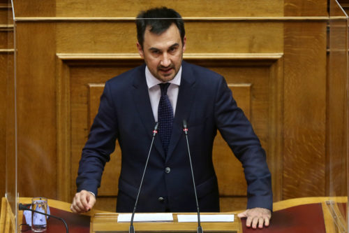 Α. Χαρίτσης: «Η παραβίαση των περιοριστικών μέτρων από αυτόν που τα θέτει, τον Πρωθυπουργό, προσβάλλει μια ολόκληρη κοινωνία